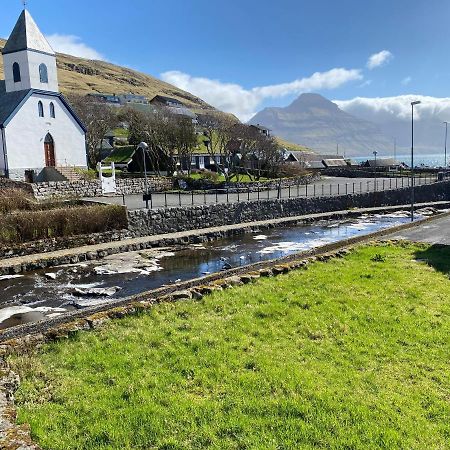 Charming And Authentic Heritage Retreat In Kvivik - Right Next To The River Exteriör bild
