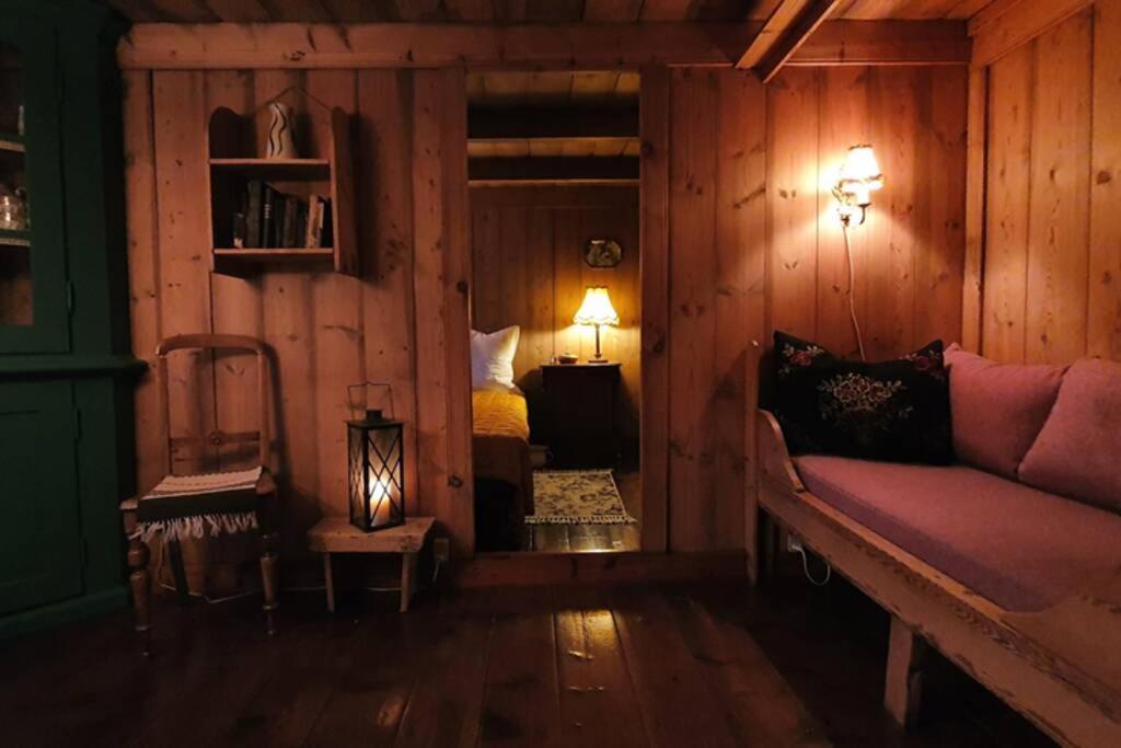 Charming And Authentic Heritage Retreat In Kvivik - Right Next To The River Exteriör bild