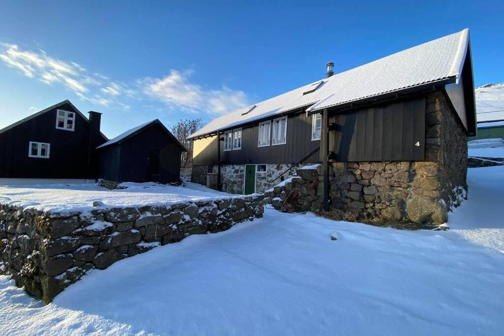 Charming And Authentic Heritage Retreat In Kvivik - Right Next To The River Exteriör bild
