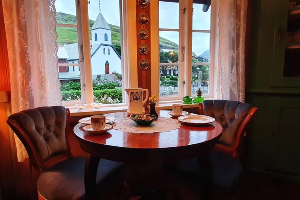 Charming And Authentic Heritage Retreat In Kvivik - Right Next To The River Exteriör bild