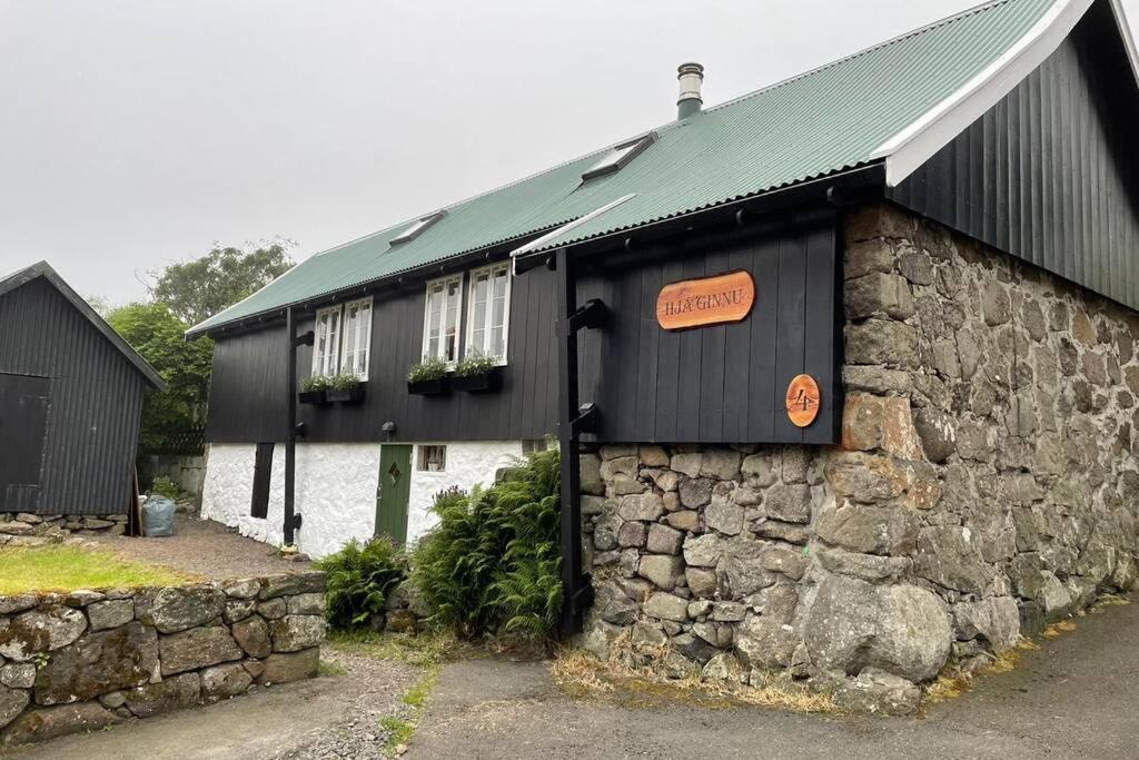 Charming And Authentic Heritage Retreat In Kvivik - Right Next To The River Exteriör bild