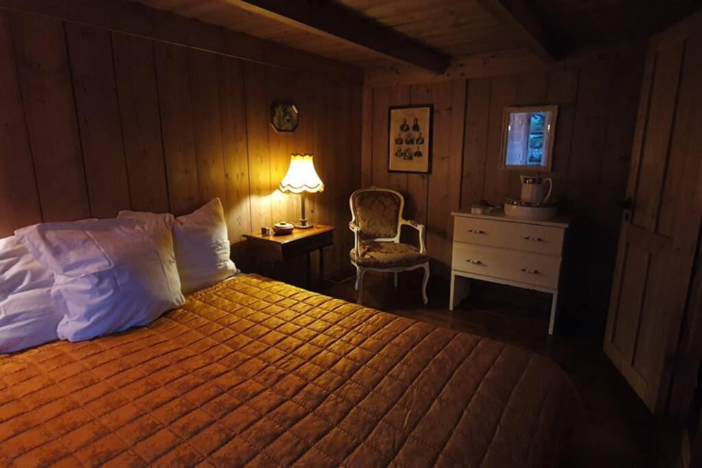 Charming And Authentic Heritage Retreat In Kvivik - Right Next To The River Exteriör bild