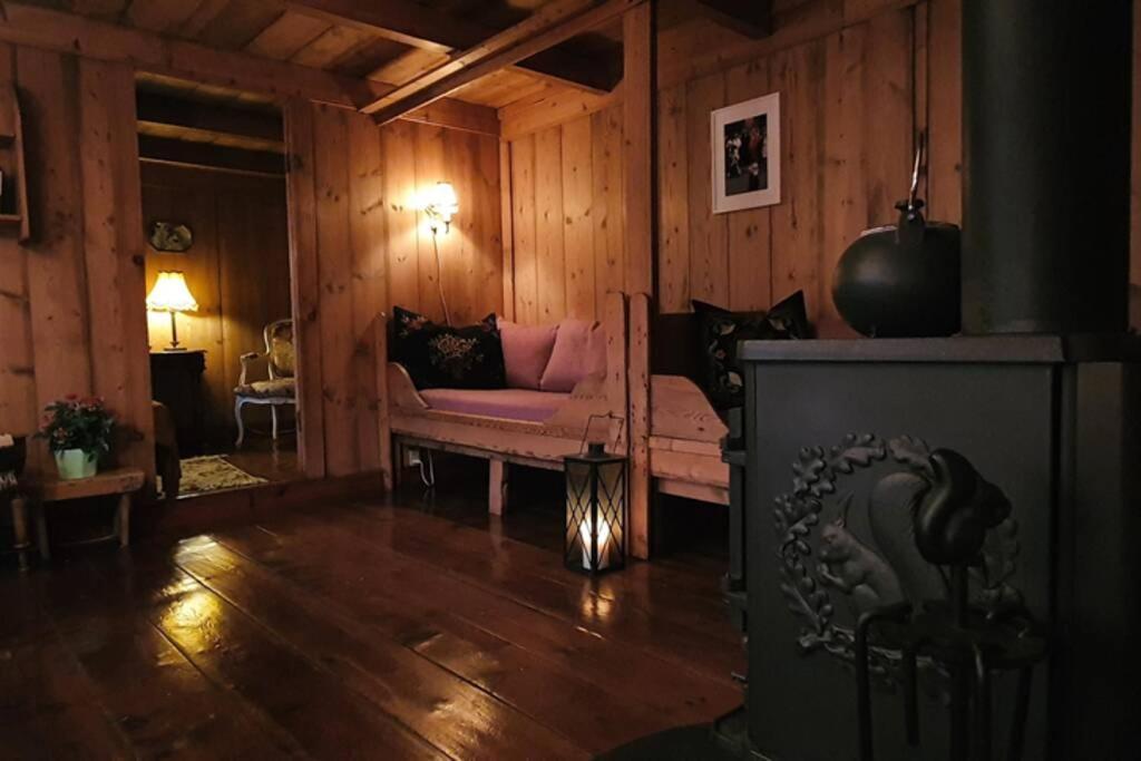 Charming And Authentic Heritage Retreat In Kvivik - Right Next To The River Exteriör bild