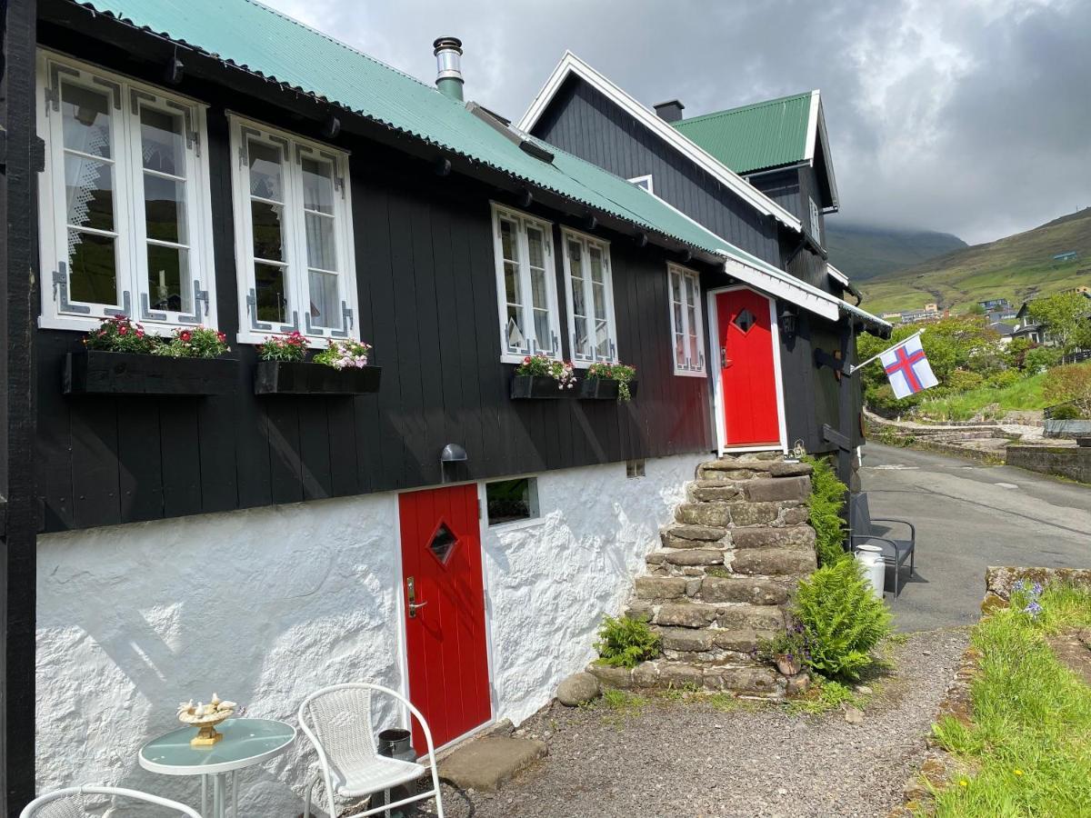 Charming And Authentic Heritage Retreat In Kvivik - Right Next To The River Exteriör bild