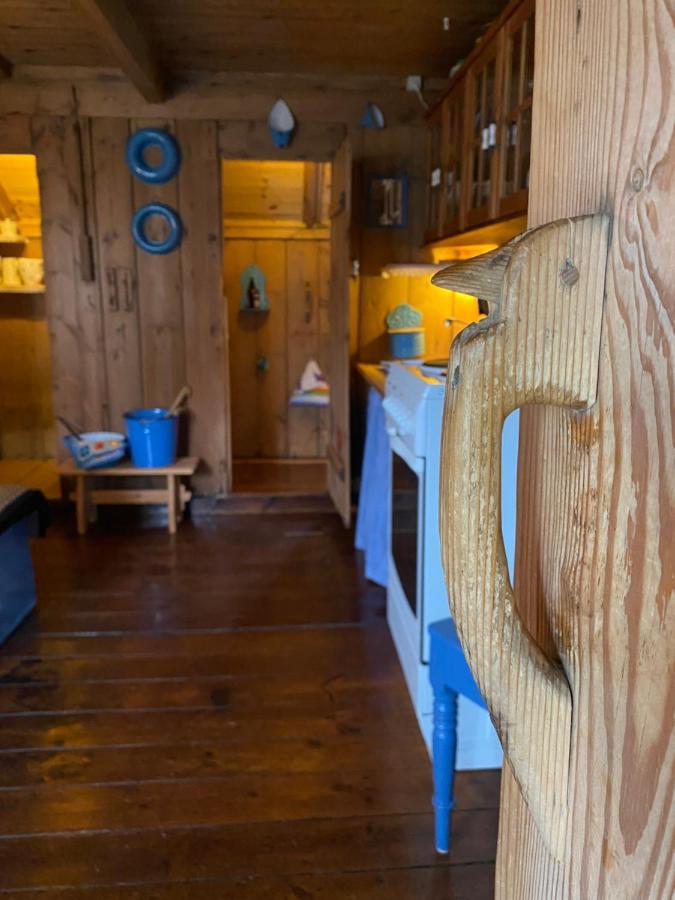 Charming And Authentic Heritage Retreat In Kvivik - Right Next To The River Exteriör bild