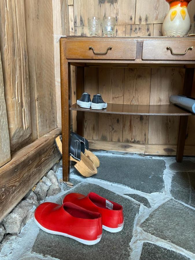 Charming And Authentic Heritage Retreat In Kvivik - Right Next To The River Exteriör bild