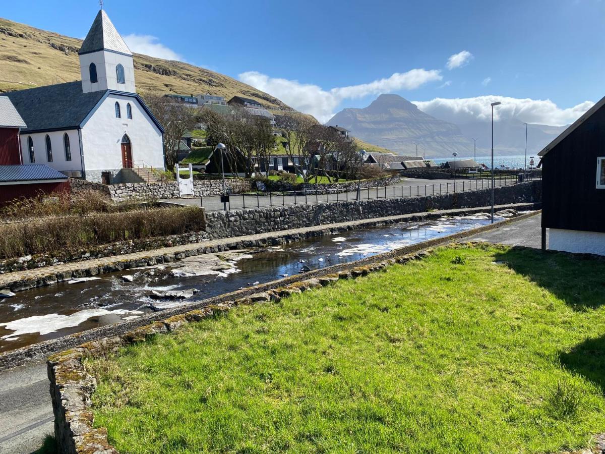 Charming And Authentic Heritage Retreat In Kvivik - Right Next To The River Exteriör bild